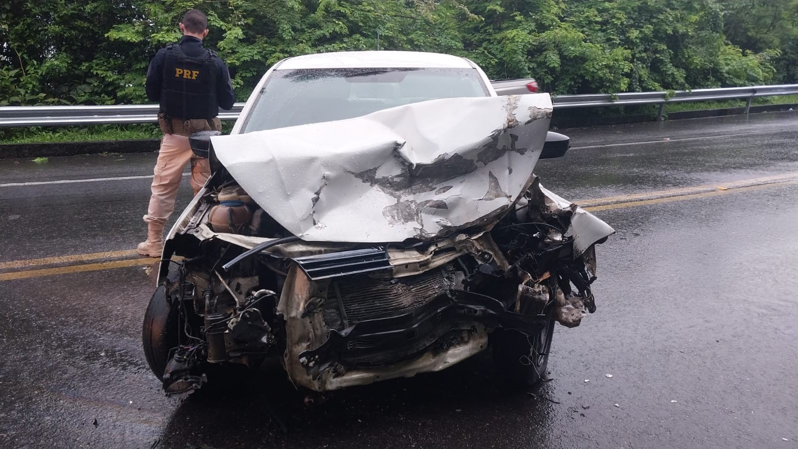 Acidente entre dois carros deixa feridos na Rio-Santos, em Angra dos Reis