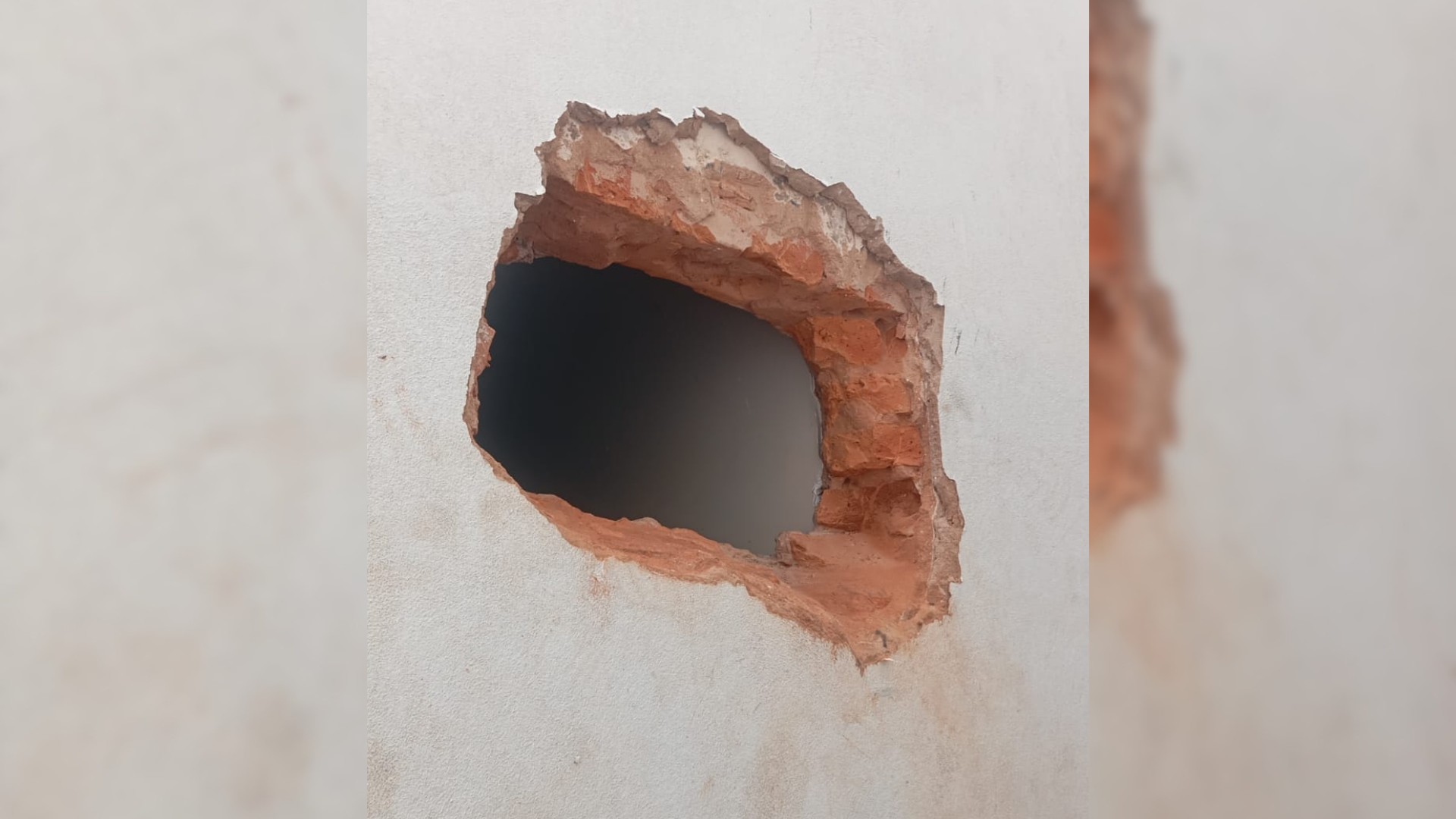 Criminosos abrem buraco em parede e furtam R$ 100 mil em peças de joalheria no interior de SP