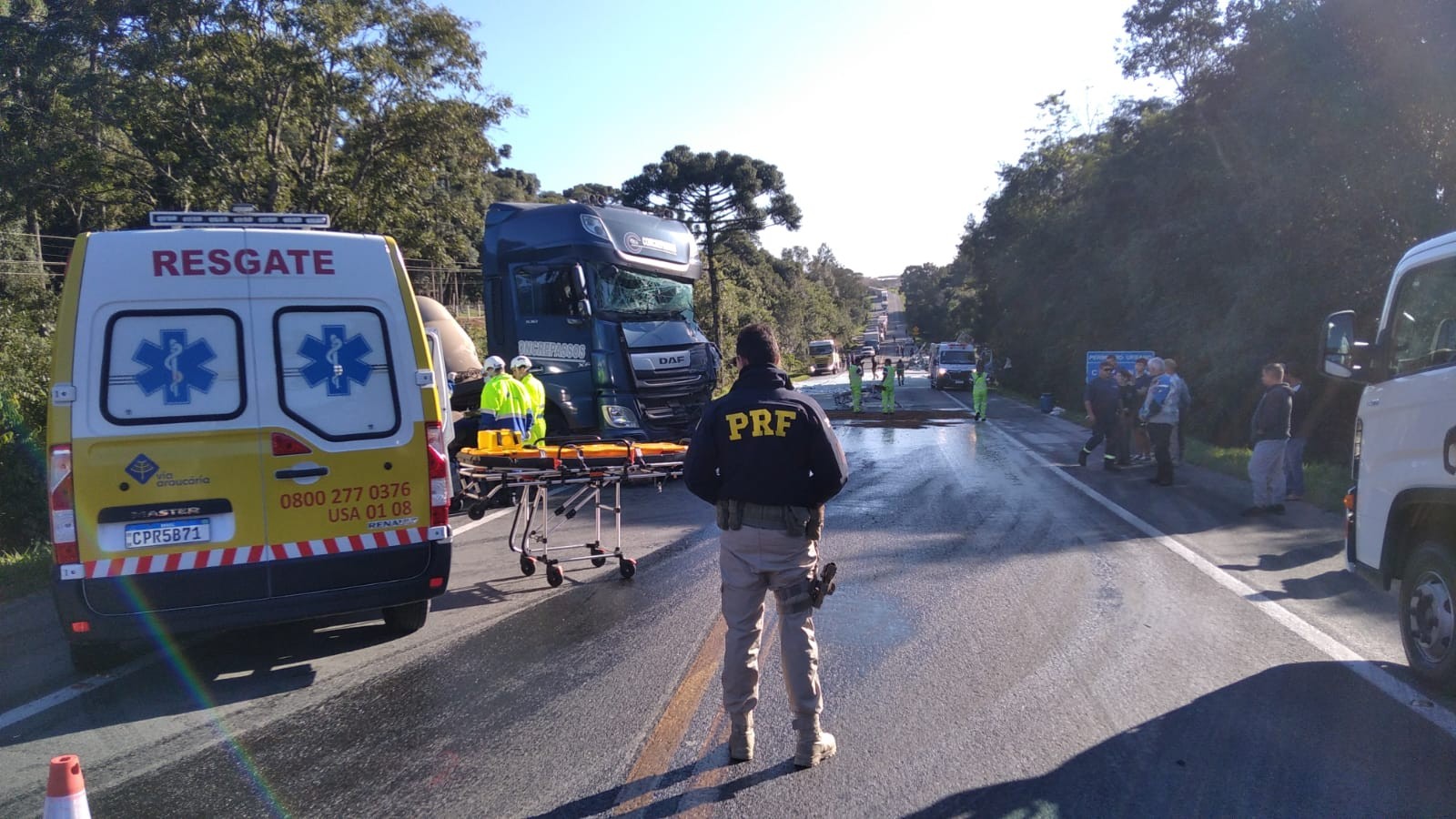 Acidente entre duas carretas interdita Rodovia do Xisto na Região Metropolitana de Curitiba