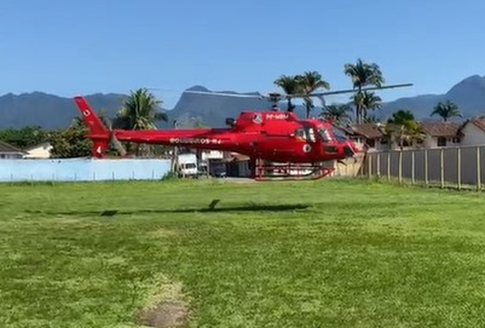 Helicóptero do Corpo de Bombeiros levará baixista do Ultraje a Rigor baleado na cabeça para hospital em SP — Foto: TV Rio Sul