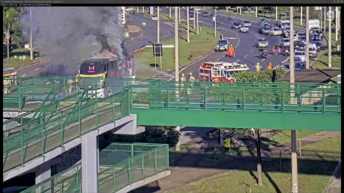 Ônibus com time de futebol pega fogo durante viagem para jogo do Campeonato  Paraibano, Paraíba