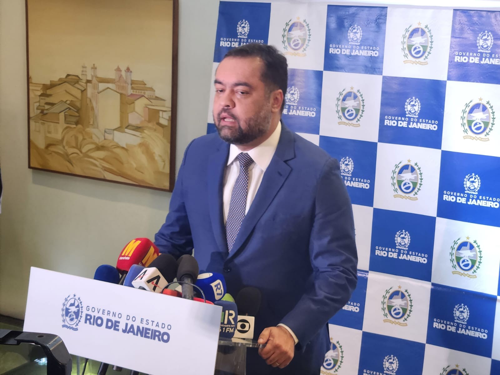 Cláudio Castro renuncia ao governo do RJ um dia antes de retomada de julgamento no TSE