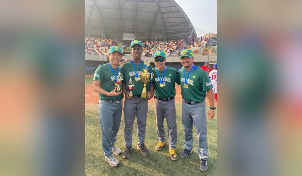 Juan começou a jogar aos quatro anos no Tbol, adaptação do esporte para pequenos — Foto: Arquivo Pessoal/Reprodução