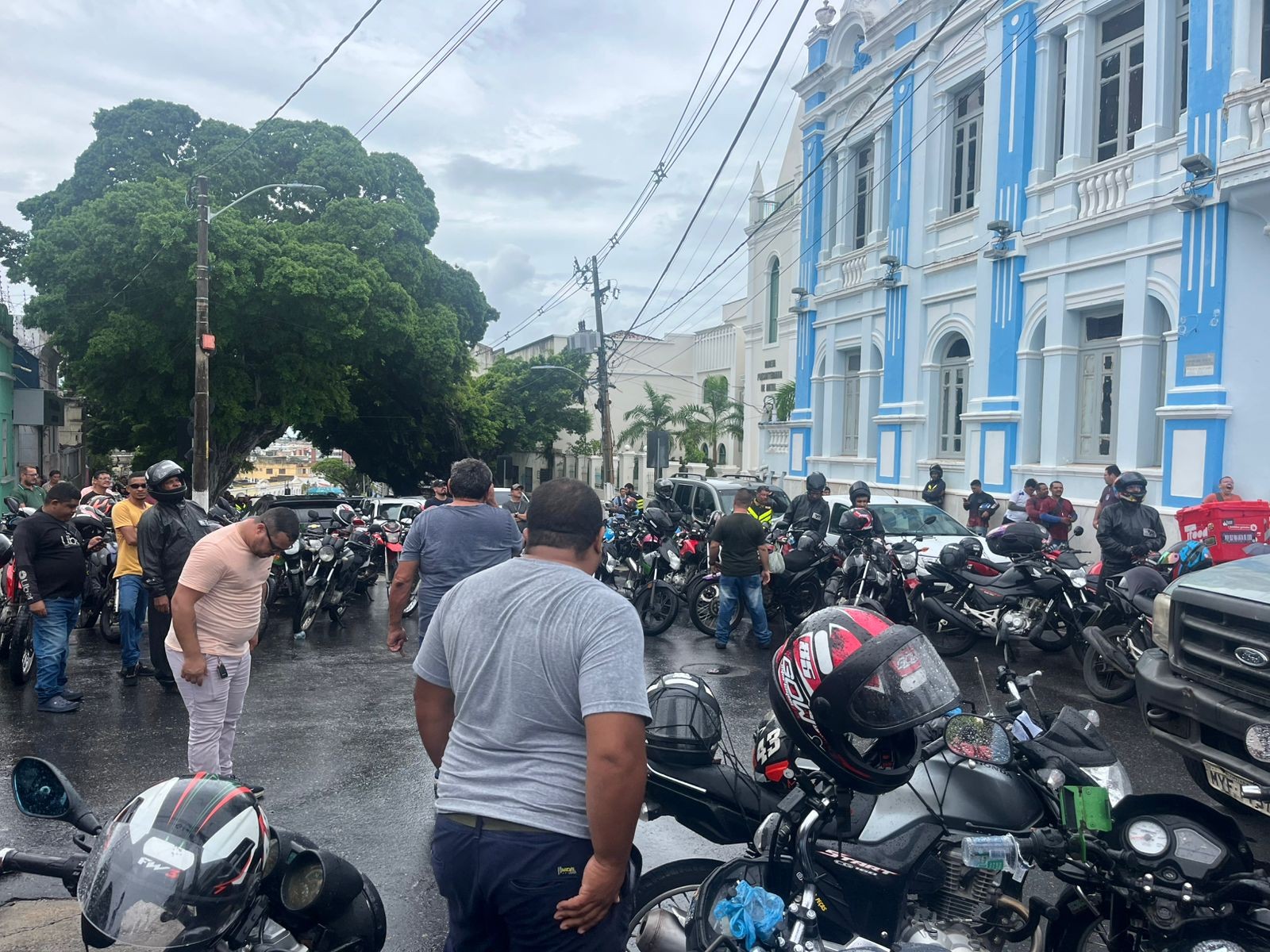 Motoristas e entregadores por aplicativo protestam em Natal | G1