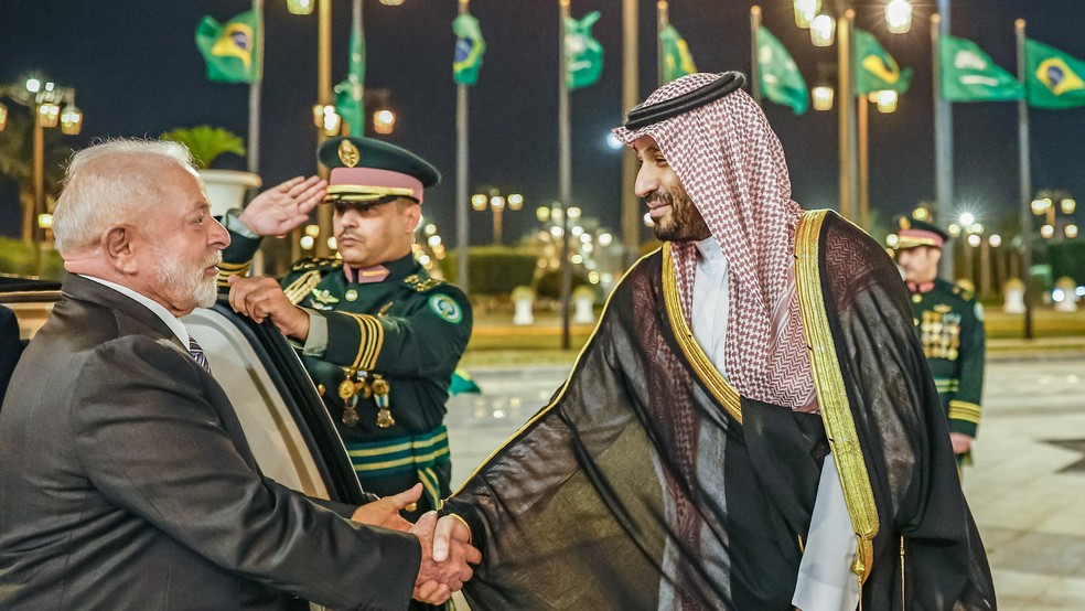 Lula se encontra, em Riad, com príncipe herdeiro da Arábia Saudita, Mohammad bin Salman — Foto: Ricardo Stuckert/ PR