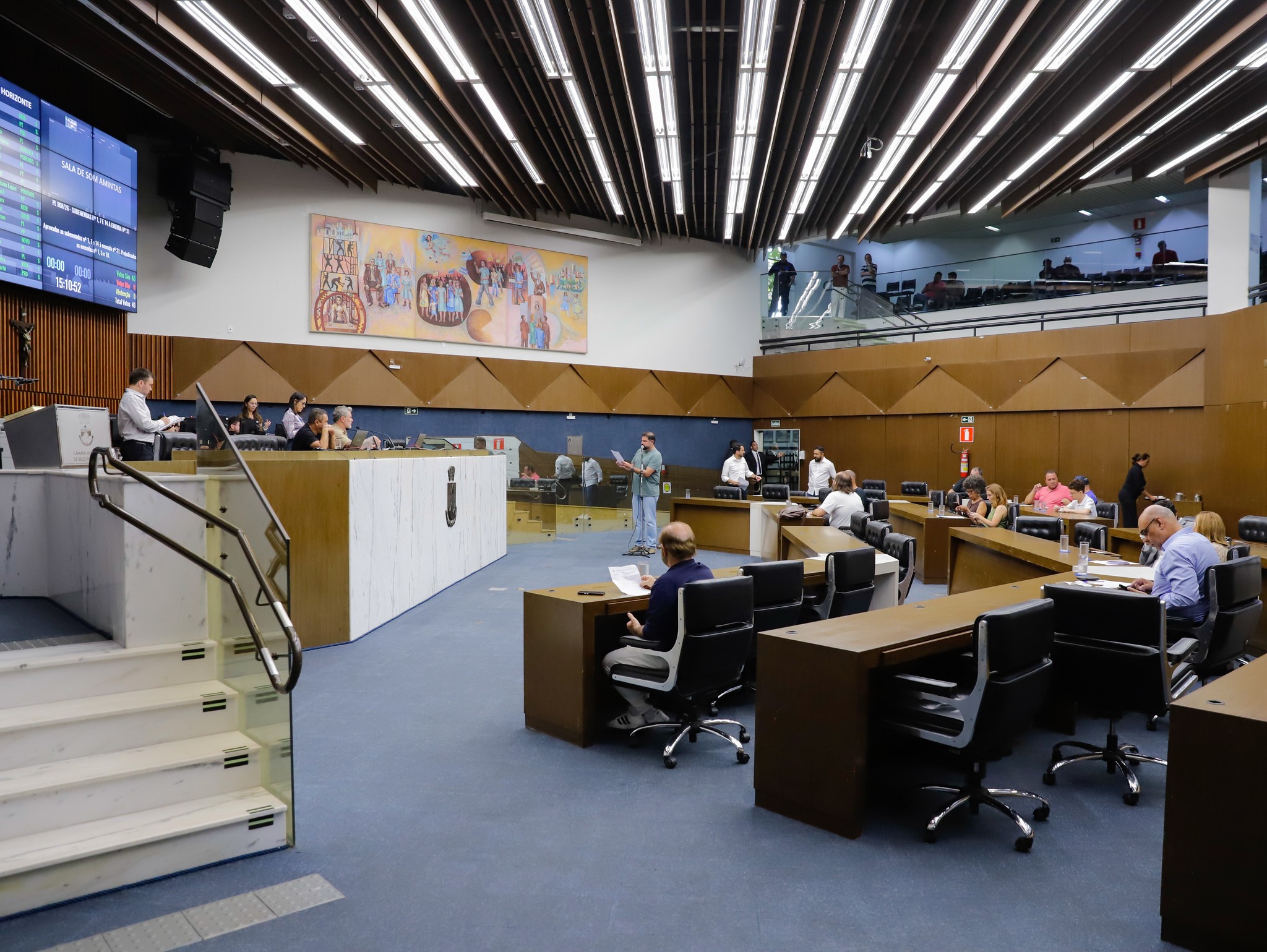 Câmara aprova uso de câmeras de segurança para monitorar escolas municipais de BH