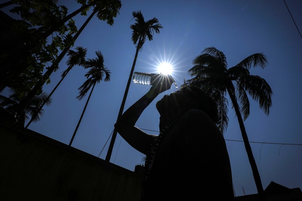 Amplitude térmica é pequena quando a diferença entre a temperatura mínima e a temperatura máxima fica entre 0 °C e 5 °C. — Foto: Anupam Nath/AP