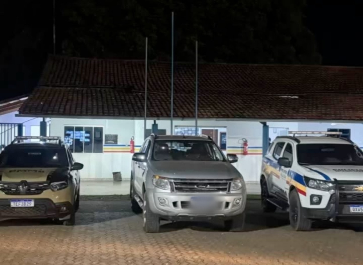 PM prende quatro homens e recupera caminhonete roubada em Várzea da Palma