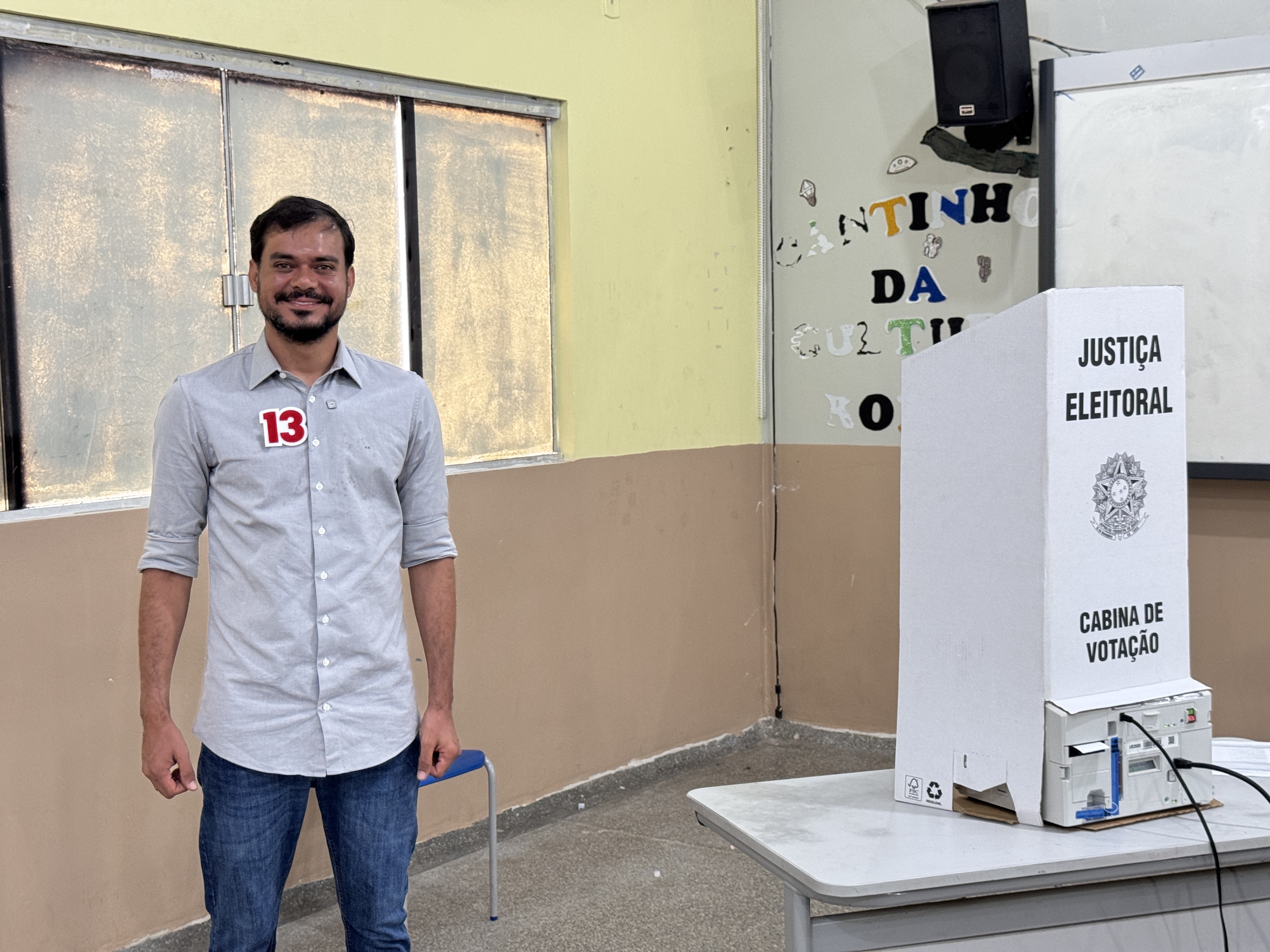 Candidato ao governo Expedito Netto do PT vota em Porto Velho