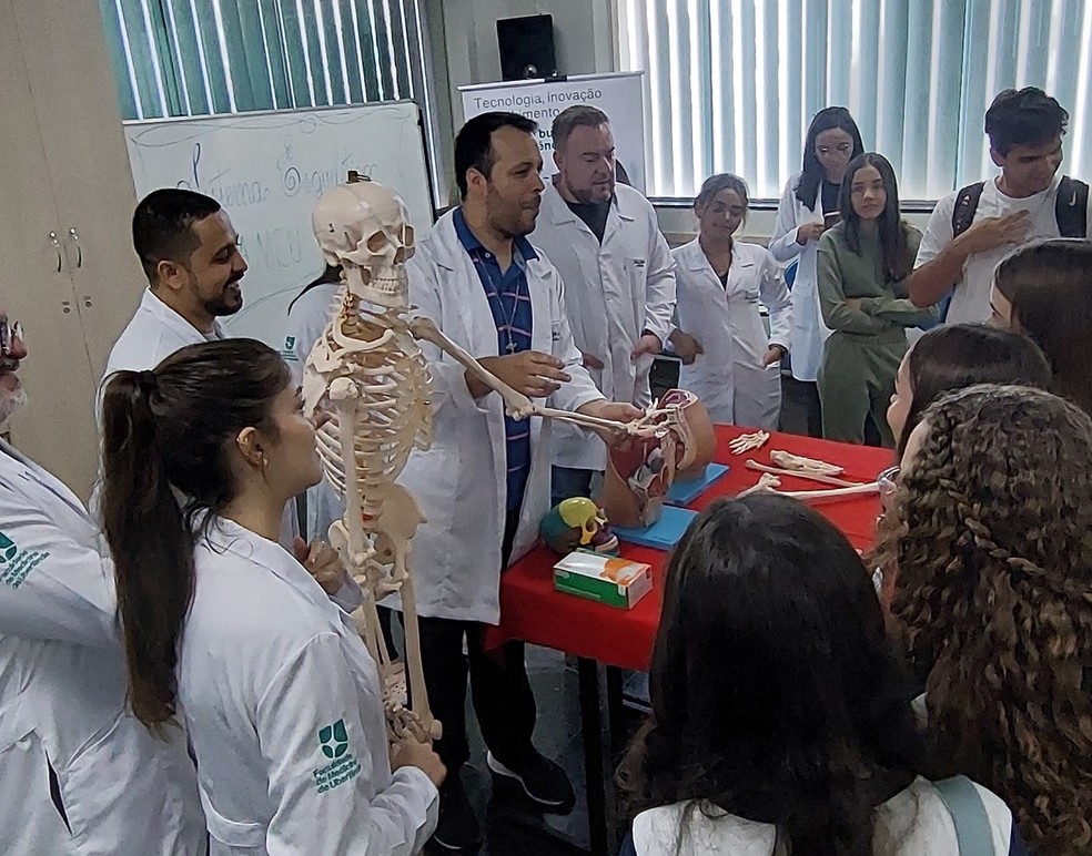 Contato com a prática médica acontece desde os primeiros semestres na FAMEU — Foto: Divulgação