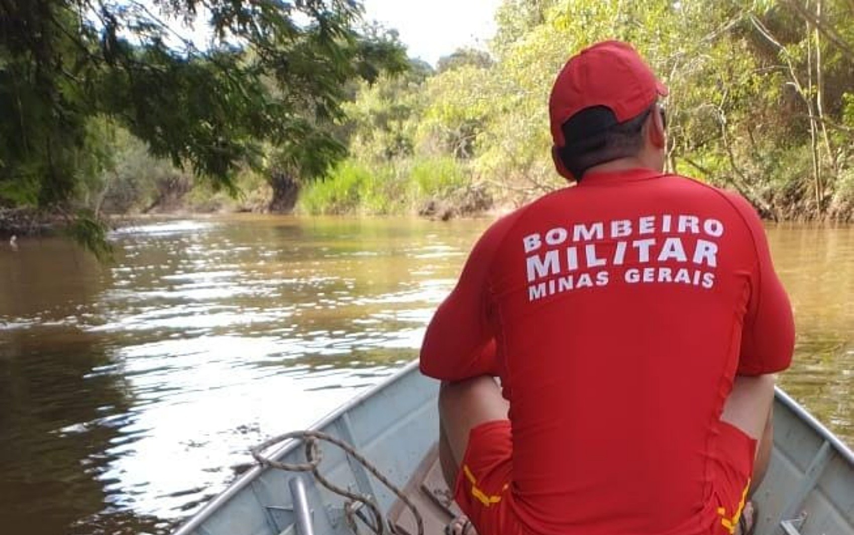 Bombeiros encontram corpo de trabalhador que desapareceu ao atravessar Rio Sapucaí-Mirim, no Sul de Minas