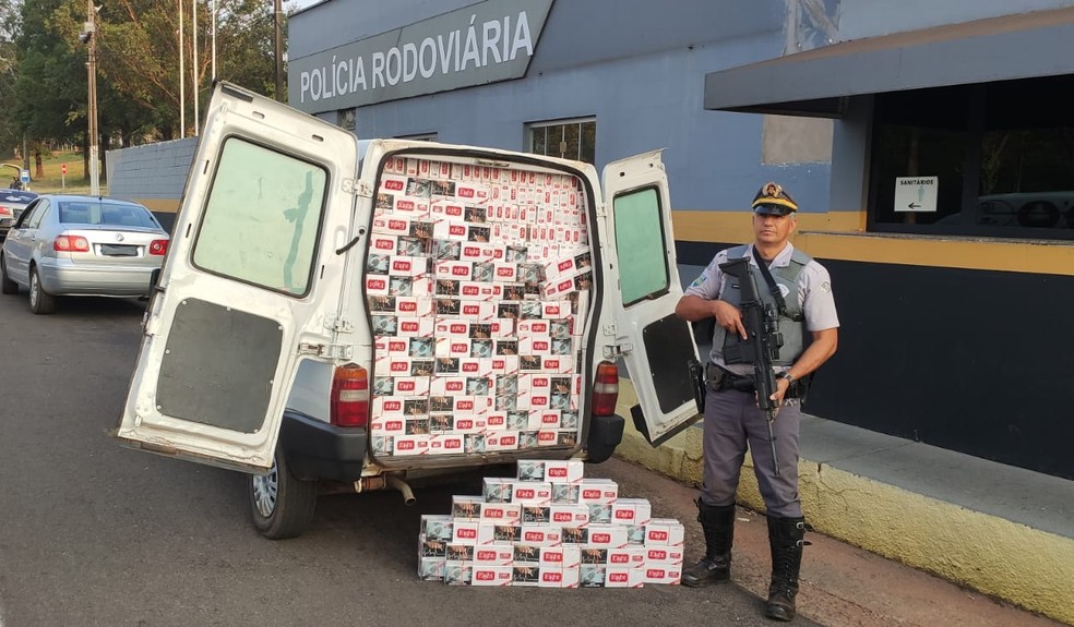 Operação Impacto apreende mais de 20 mil maços de cigarros estrangeiros em Regente Feijó (SP) — Foto: Polícia Militar Rodoviária