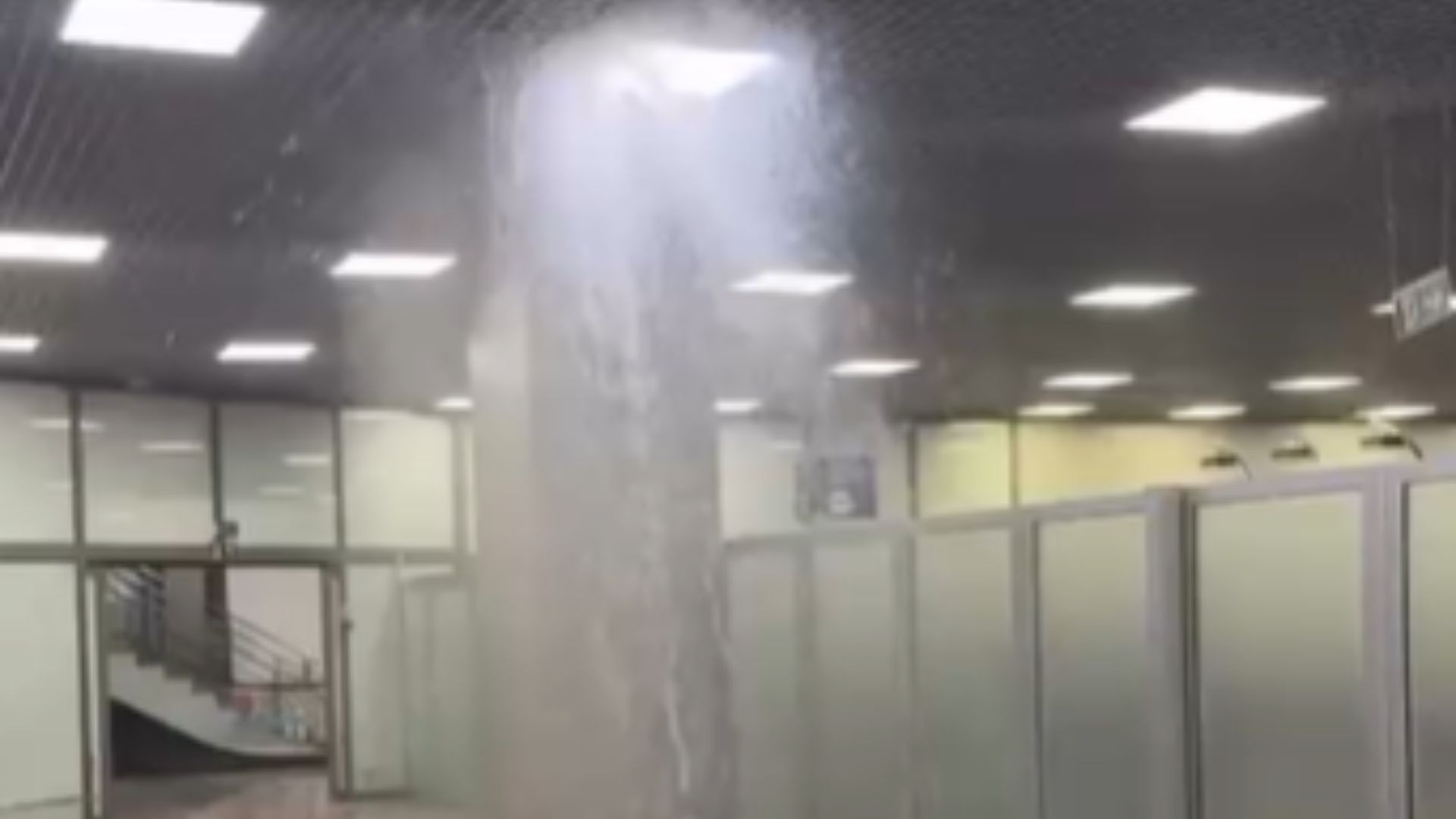 Tubulação de água rompe no desembarque internacional do Aeroporto de Porto Alegre