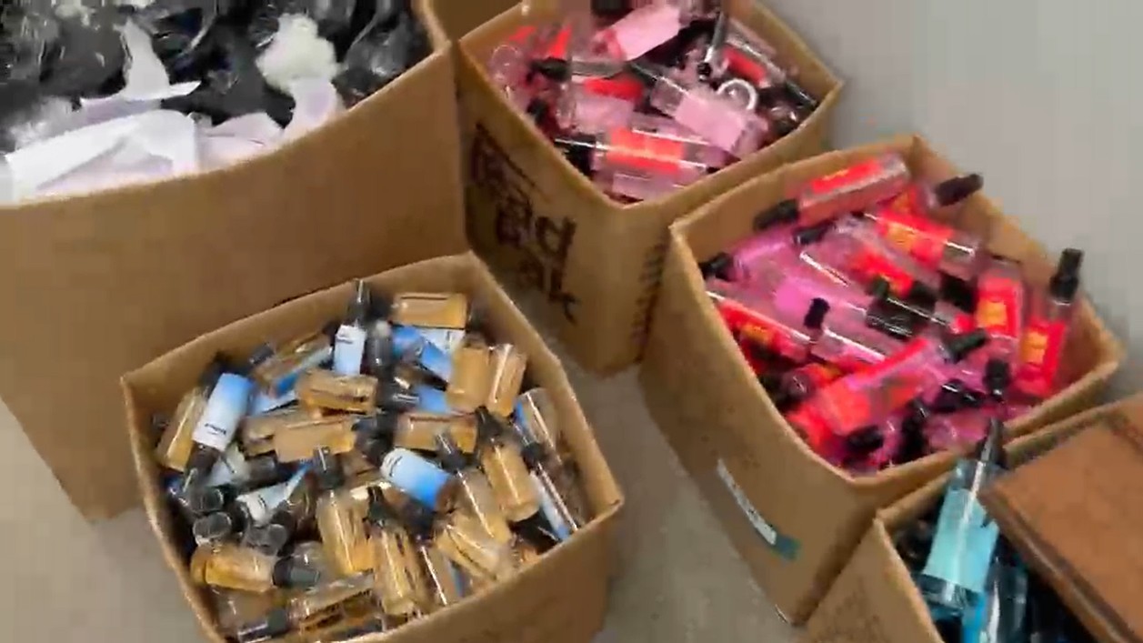 Polícia Civil e Vigilância fecham fábrica clandestina de perfumes falsificados em Franca, SP