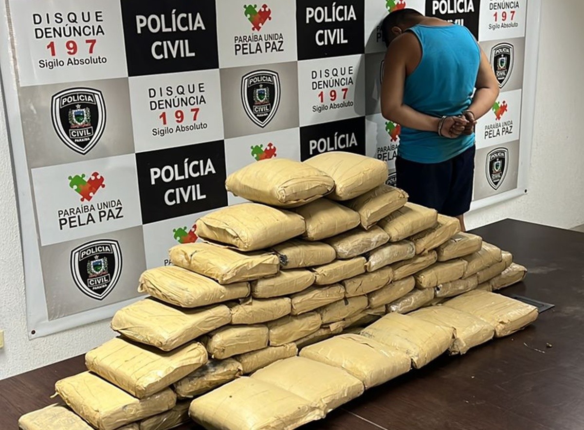 Homem é preso com 50 kg de maconha da Colômbia em rodovia da Paraíba