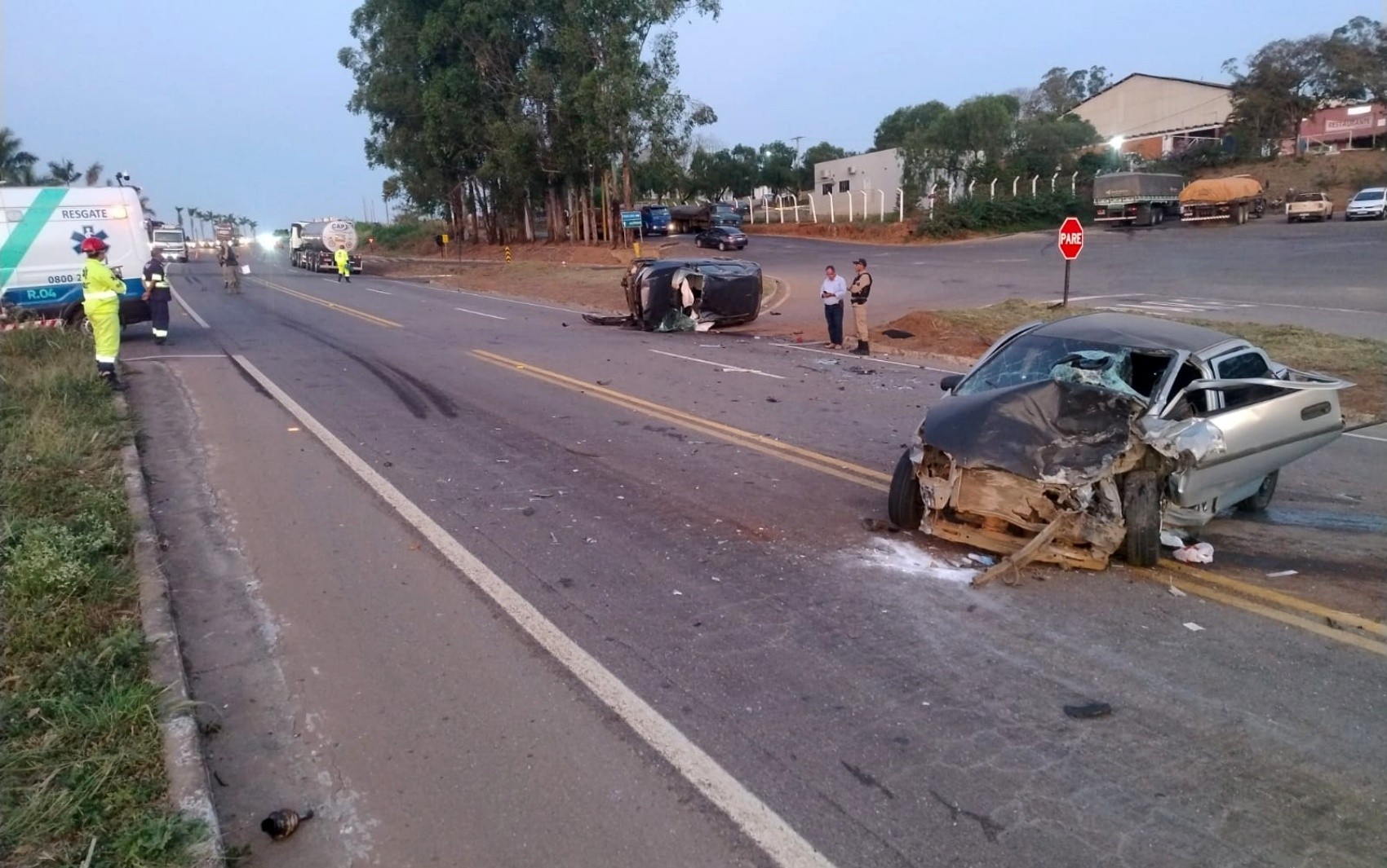 VÍDEO: Batida de frente na MGC-491 deixa dois motoristas gravemente feridos em Alfenas