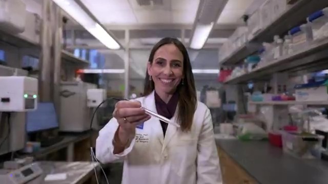 'Subestimaram minha capacidade', diz cientista brasileira que criou caneta que detecta tumor para curar câncer 