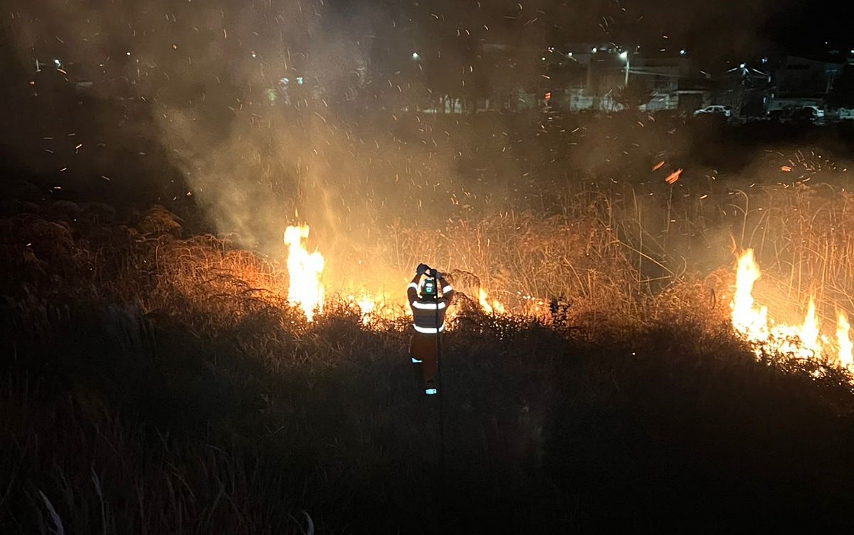 Incêndio atinge área do aeroporto de Poços de Caldas; polícia conduz dois adolescentes envolvidos