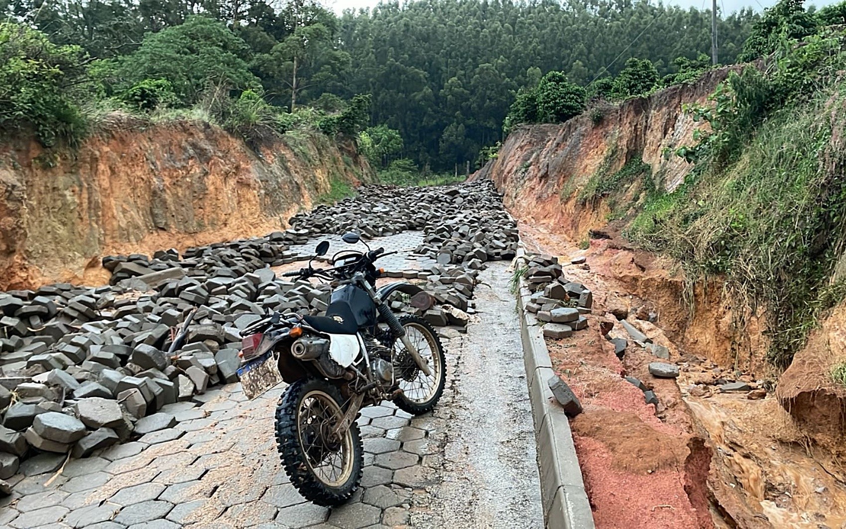 Chuva causa danos e transtornos pelo quarto dia consecutivo no Sul de Minas