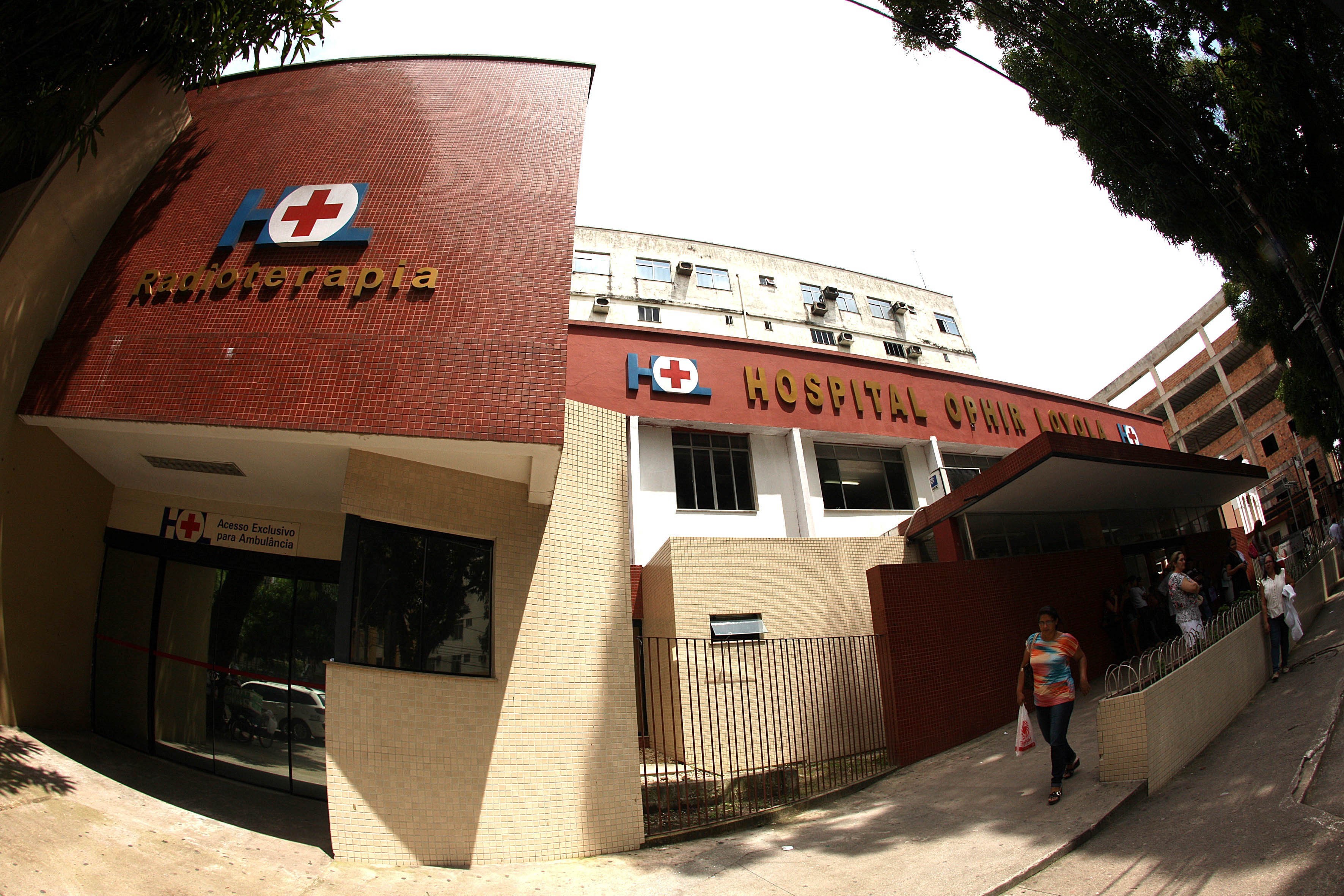 Servidores denunciam comida estragada e refeições inadequadas no Hospital Ophir Loyola, em Belém