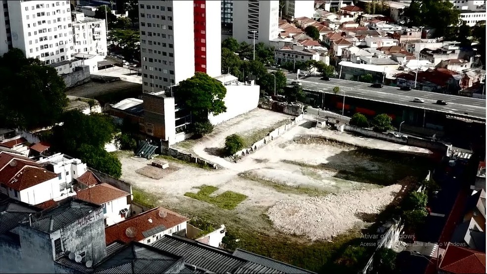 Terreno do Grupo Silvio Santos que pode dar lugar ao Parque Municipal do Rio Bixiga, na Bela Vista, Centro de SP. — Foto: Reprodução/Youtube