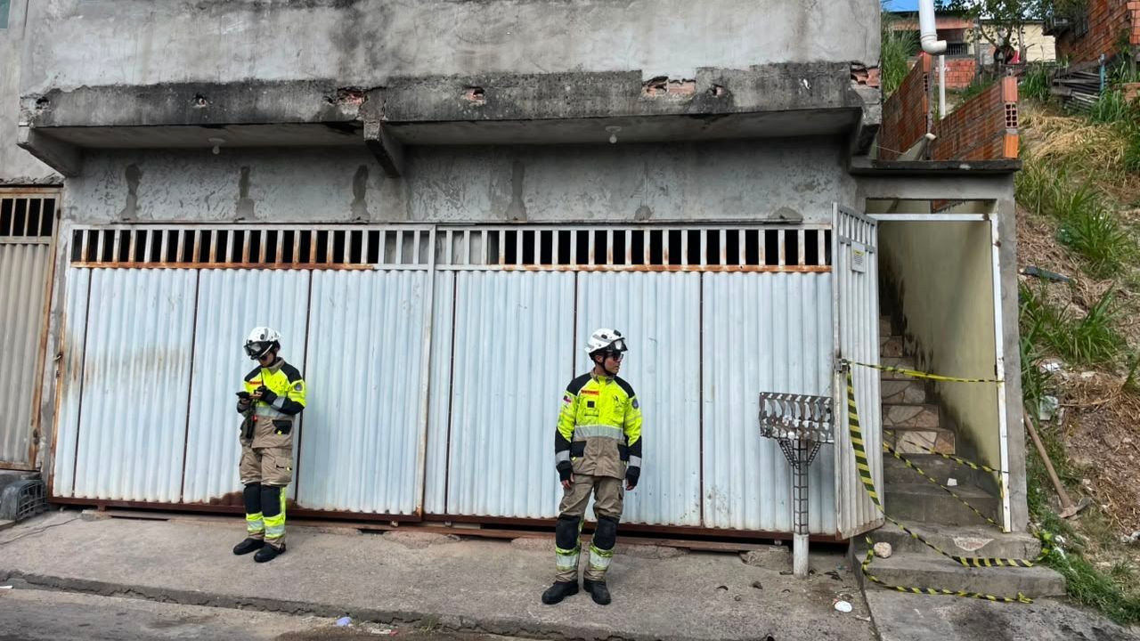 Crianças de 10 meses e 2 anos morrem carbonizadas durante incêndio dentro de kitnet na Zona Oeste de Manaus