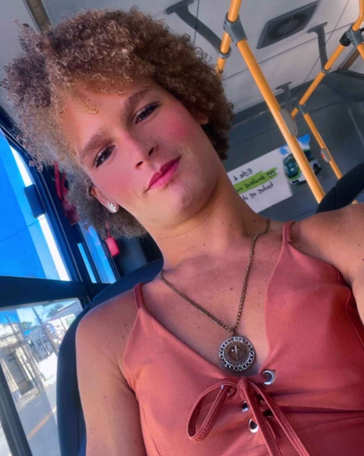 Mulher trans é assassinada dentro de cinema de filmes adultos no dia do aniversário, no Recife