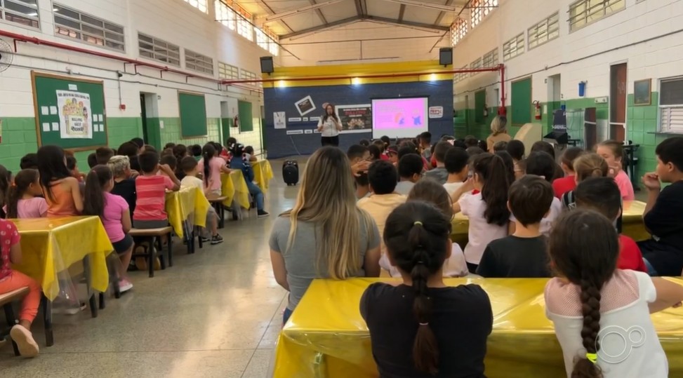 Ser diferente é normal: campanha contra bullying orienta alunos em escolas municipais de Itapetininga