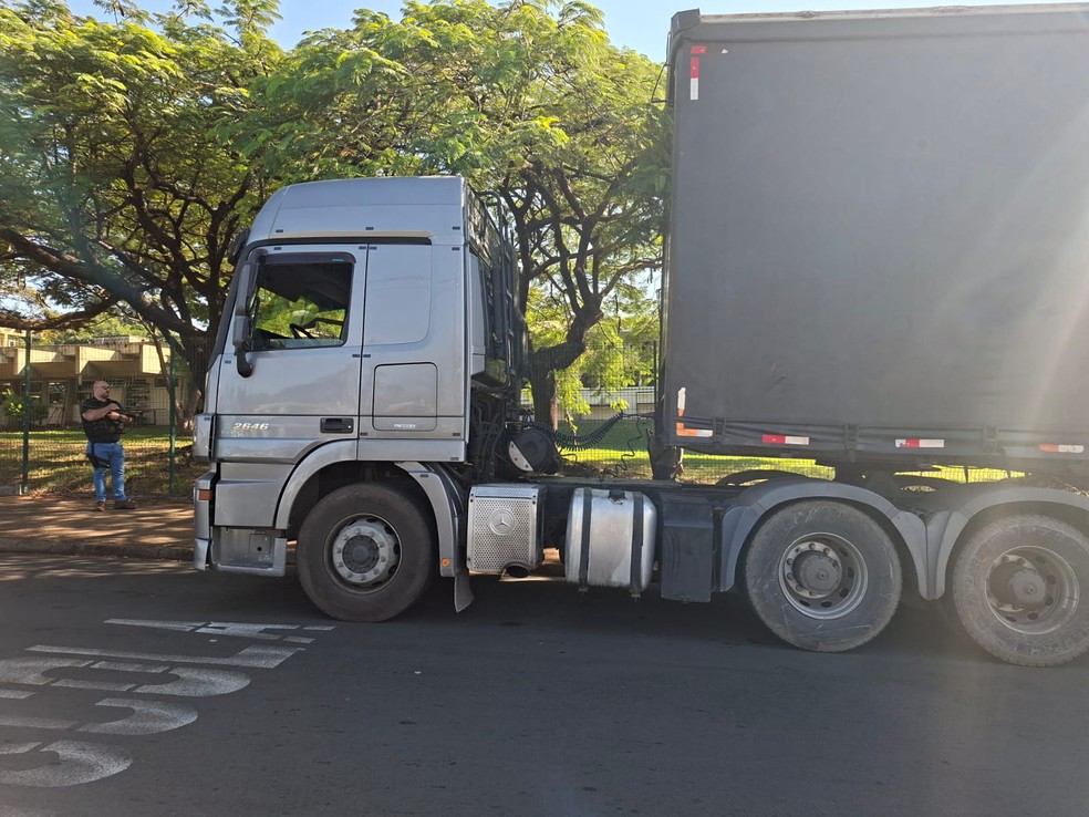 Caminhão que transportava cocaína apreendida em Limeira (SP) — Foto: Polícia Civil