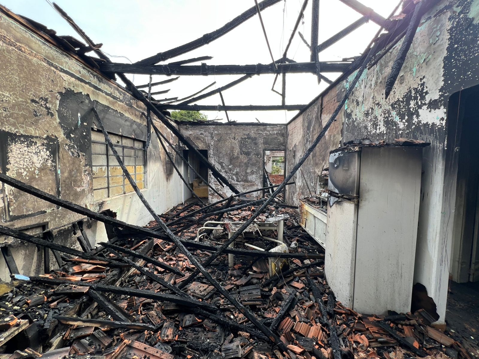 Idosa morre carbonizada após incêndio em casa em Presidente Venceslau