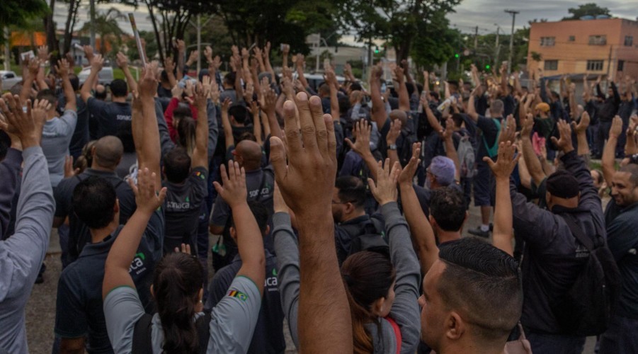 Cerca de 700 funcionários da Sonaca entram em greve em São José dos Campos, SP