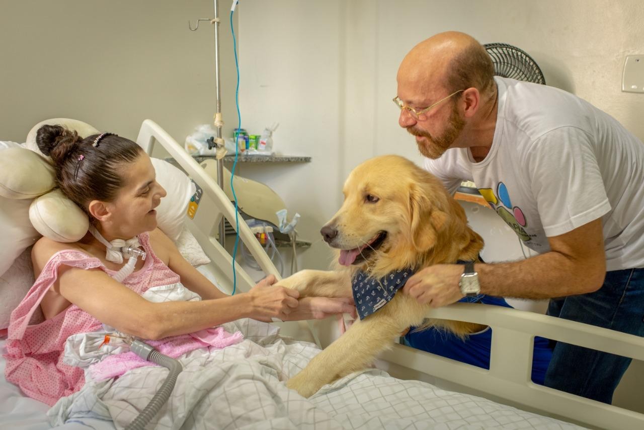 Projeto Cães Solidários realiza visitas de animais em unidades hospitalares de João Pessoa: “Tudo se resume à empatia”, diz estudante