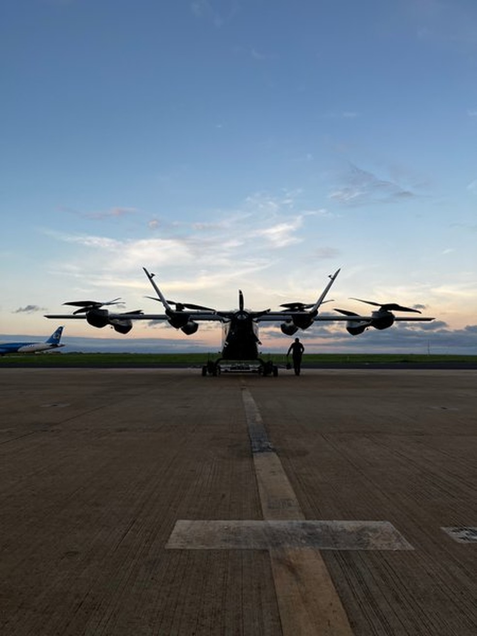 Carro voador da Embraer faz primeiro voo — Foto: Divulgação/Eve