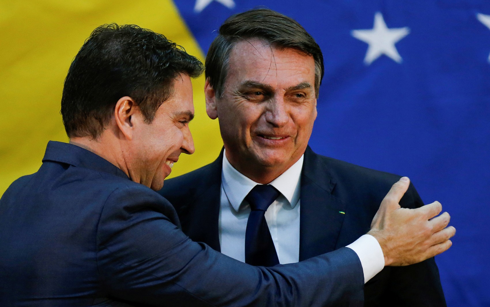 PF encontra documentos com orientações de Ramagem para Bolsonaro mentir sobre urnas