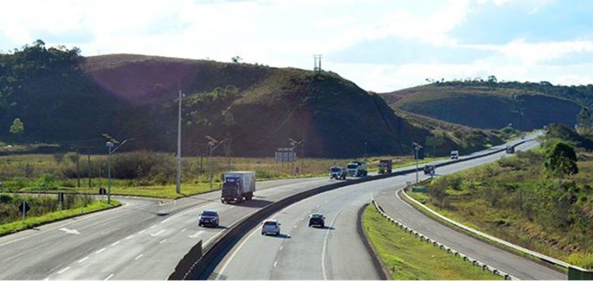 BR-040 deve receber 260 mil veículos no feriado da Consciência Negra; operação será reforçada