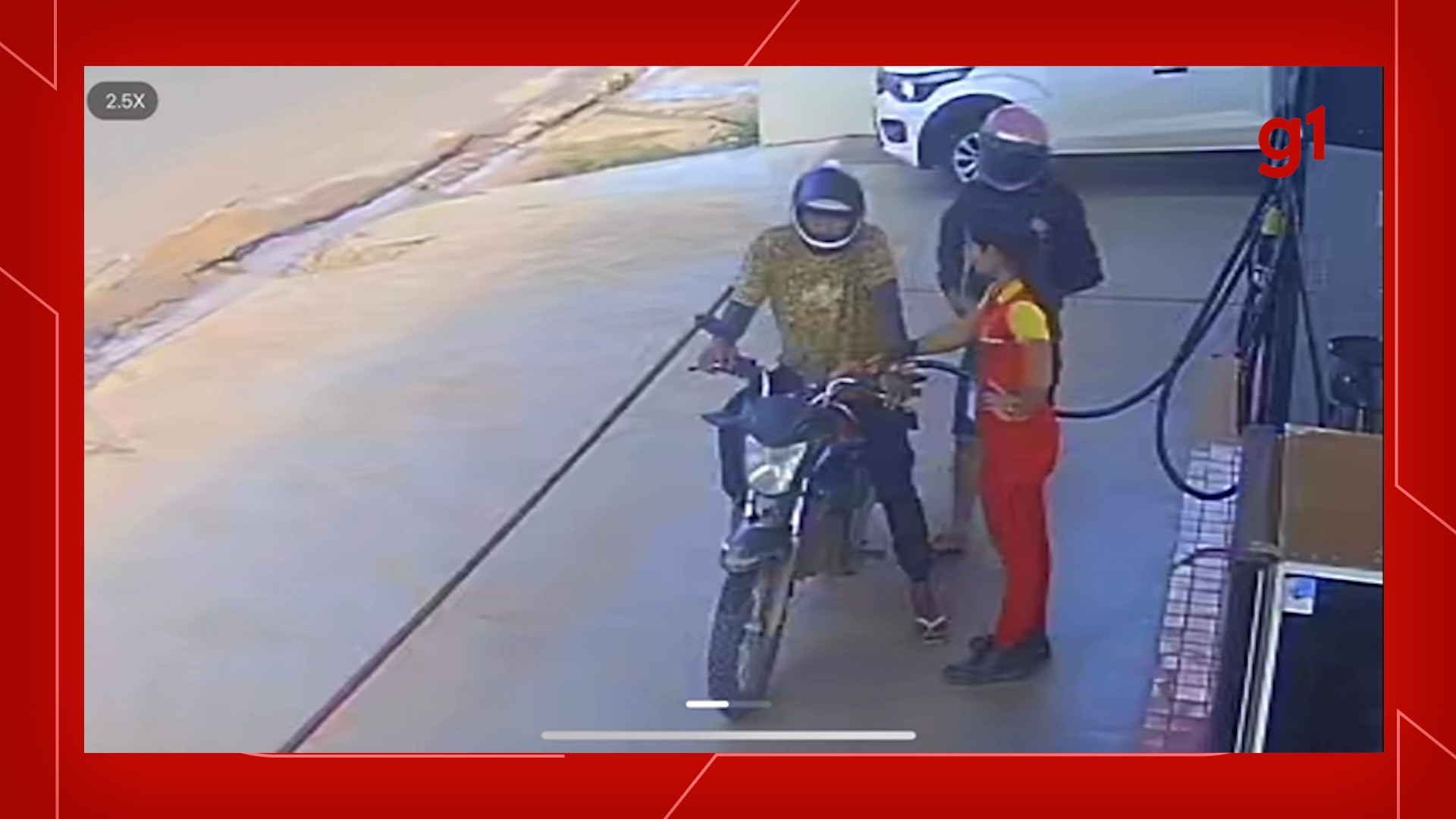 Criminosos abastecem motocicleta e fogem sem pagar após assalto em posto de combustível em Santarém; VÍDEO