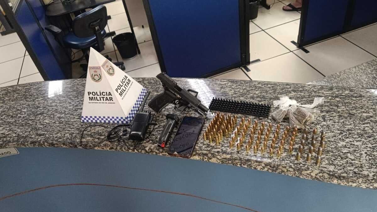 Homem é preso com arma e drogas em Resende 
