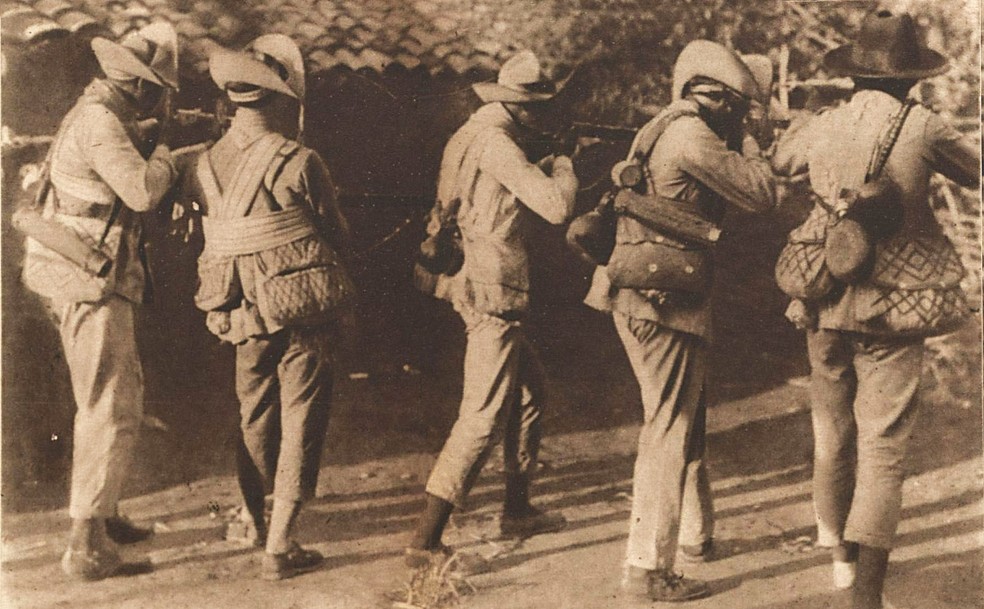 Homens do bando de Lampião em fotografias durante visita a Juazeiro do Norte, em 1926 — Foto: Acervo Museu da Fotografia do Cariri/Casa de Telma Saraiva