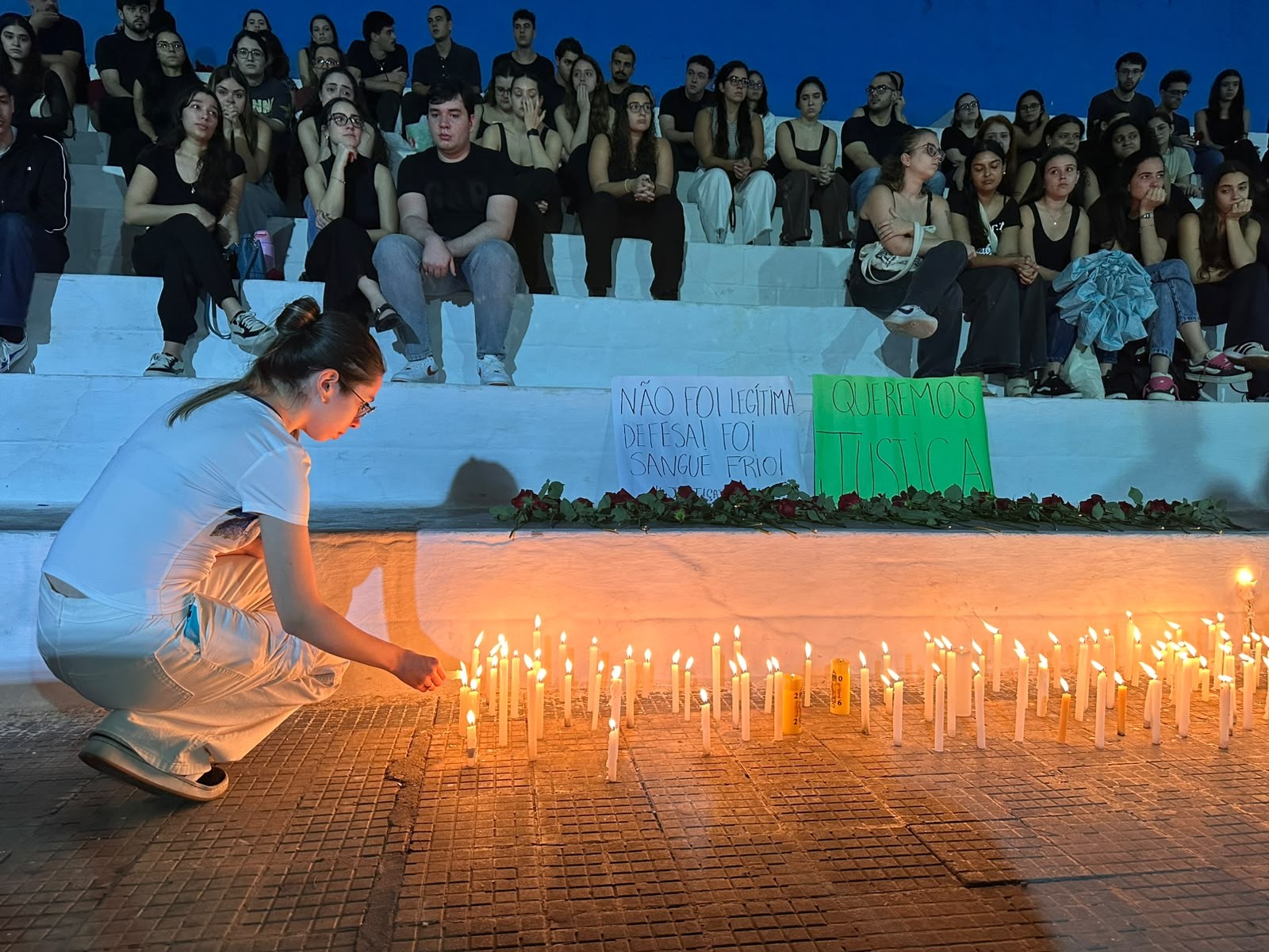 Estudantes de Medicina fazem vigília por jovem que foi morto a tiros após briga de trânsito, em Taubaté: 'Queremos justiça'