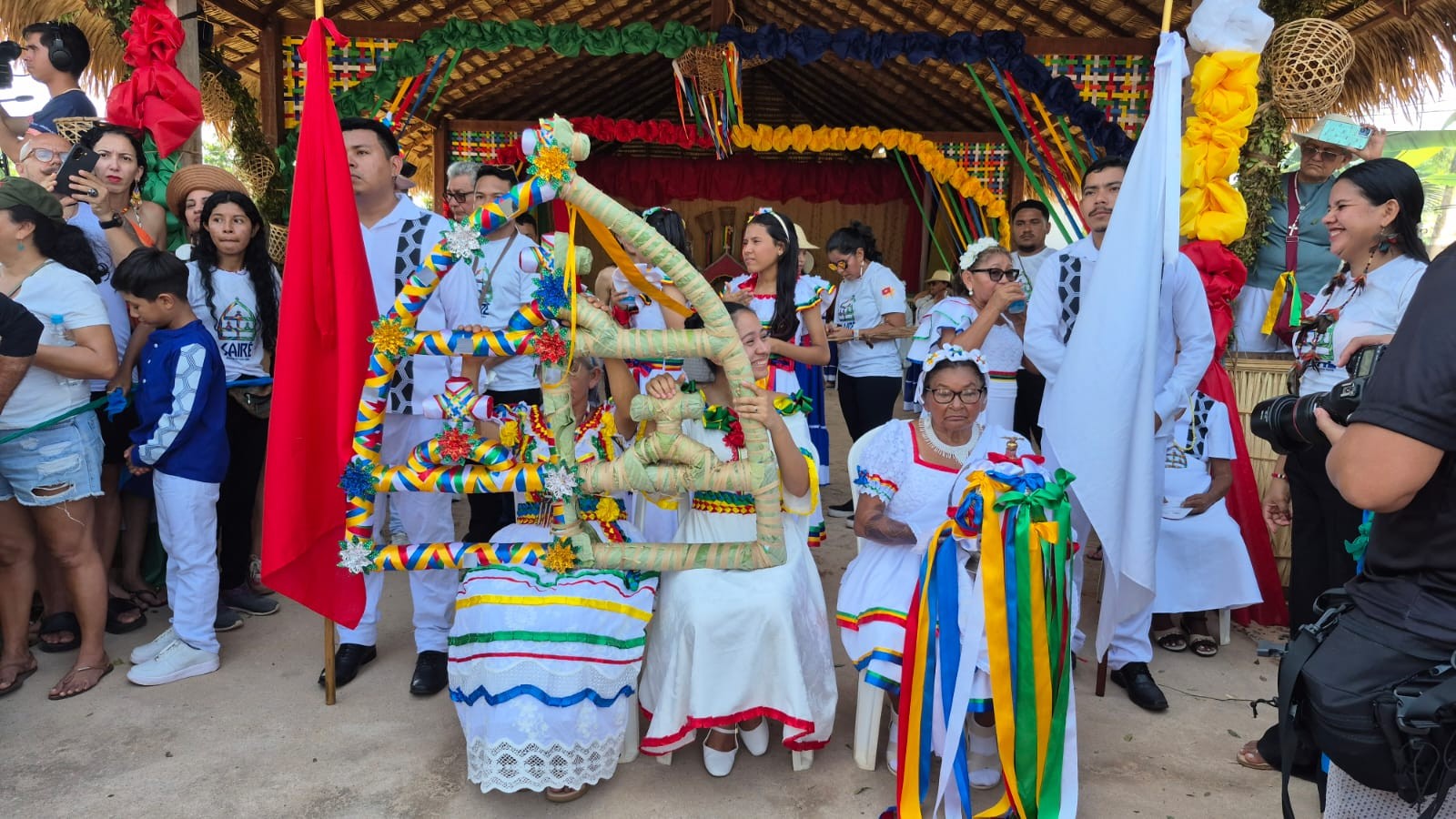 Ritos religiosos e levantação dos mastros marcam a abertura oficial do Sairé 2026 em Alter do Chão