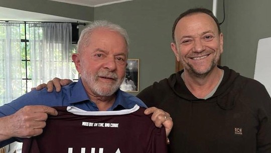 Lula participa de evento que definirá estratégias para reeleição e posicionamento do PT em 2026 - Sigla deve defender alianças com partidos que não são de esquerda e criticar Trump; ato empossará novo presidente e marcará o retorno de José Dirceu à direção nacional do partido.