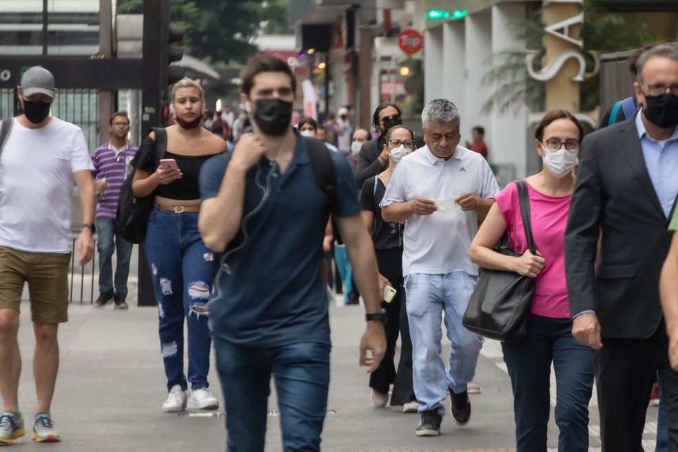 Movimentação de pedestres na Avenida Paulista em São Paulo (SP), nesta quarta (9) — Foto: Celso Tavares/g1