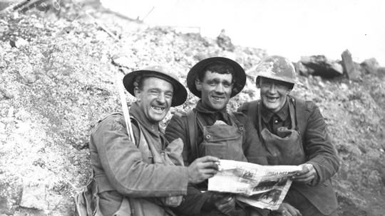 Bombas e risos nas trincheiras: conheça o humor dos jornais feitos por soldados e para soldados na Primeira Guerra Mundial