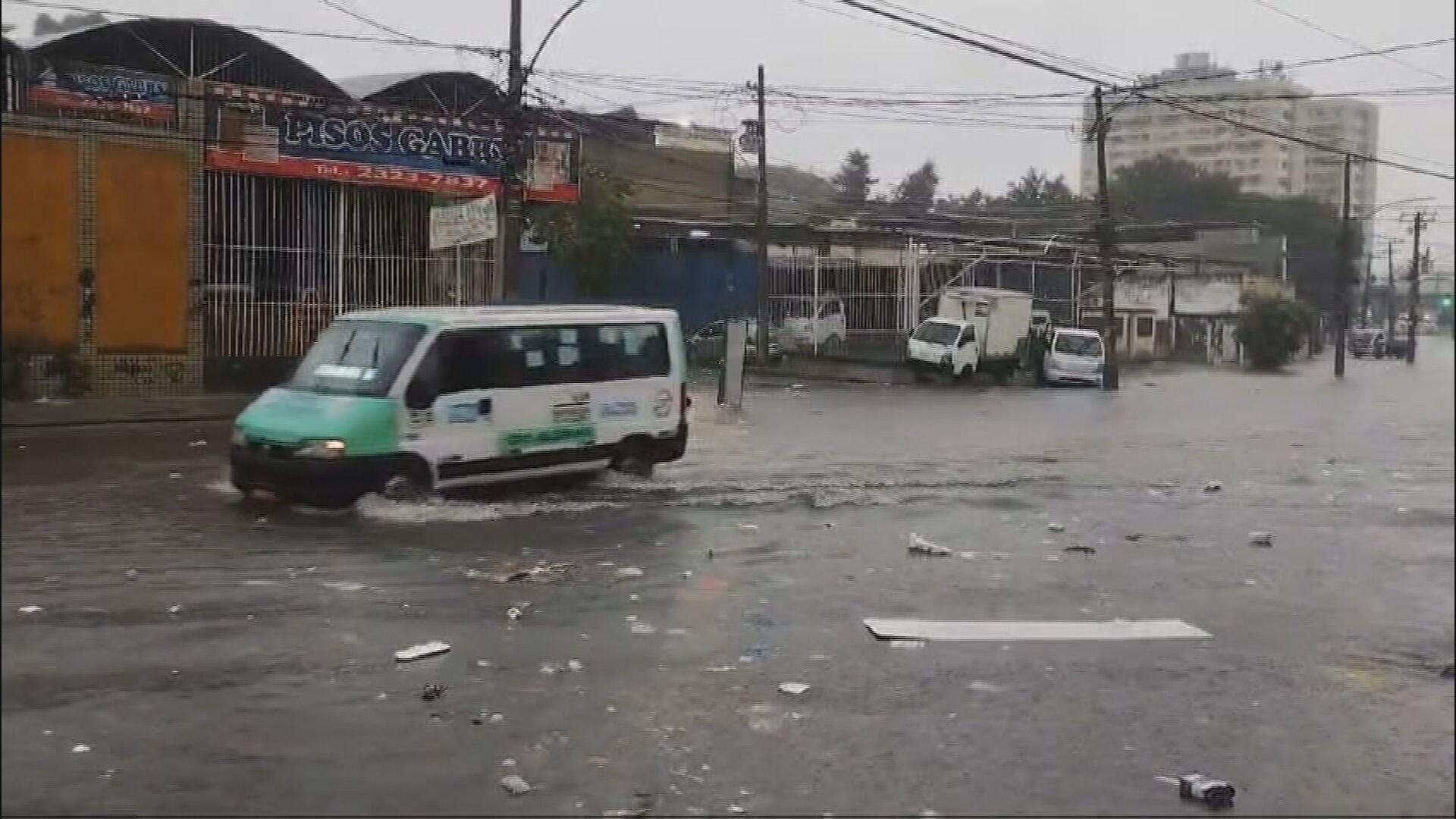 Região Metropolitana do RJ tem chuva forte em vários pontos neste domingo