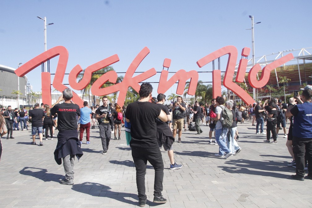 Público começa a entrar na Cidade do Rock para o primeiro dia de Rock in Rio (2 de setembro) — Foto: Graça Paes / AgNews