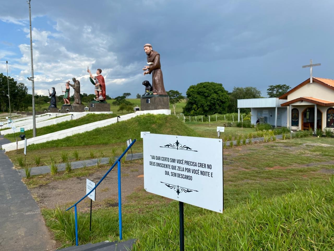 Caminho dos Devotos, entre Presidente Prudente e Regente Feijó, no interior paulista — Foto: Beatriz Jarins/g1