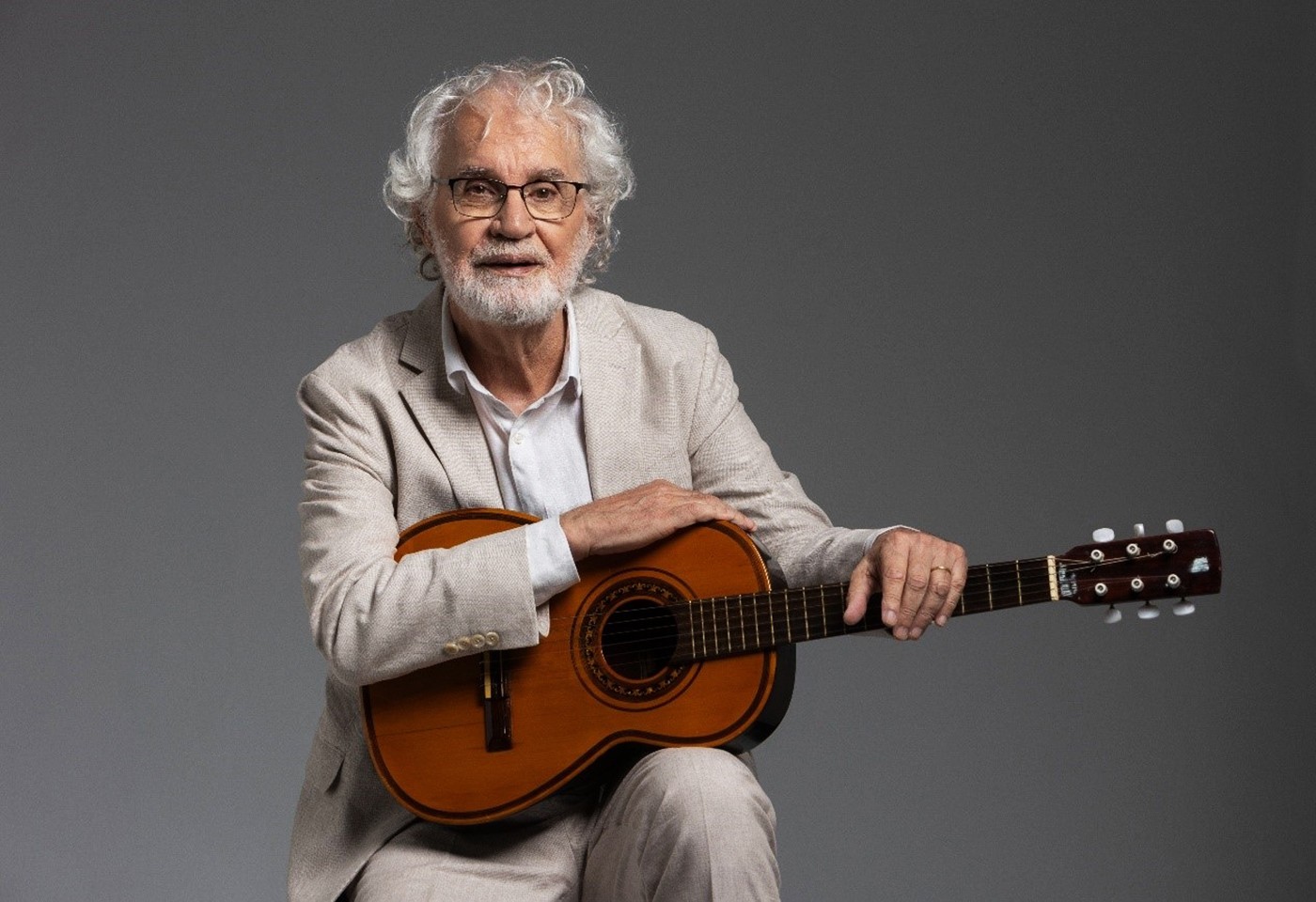 Produtivo, Renato Teixeira chega aos 80 anos como o mais refinado artesão do cancioneiro folk do Brasil rural
