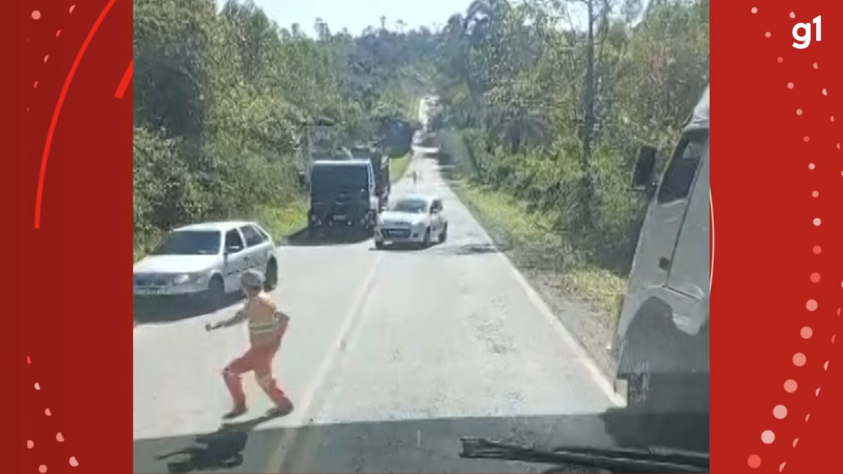 Assista: caminhoneiro flagra trabalhador escapando por segundos de ser atropelado em obra de rodovia do Paraná