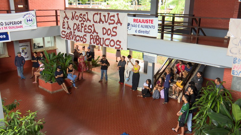 Acadêmicos cobram assistência estudantil durante greve — Foto: Reprodução
