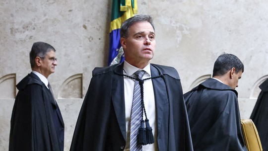 Após pedido de Fachin, Mendonça retira sigilo de inquéritos do caso Master no STF